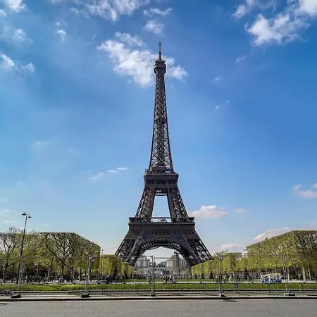 213 M2 Prestige Eiffel Signature Lägenhet