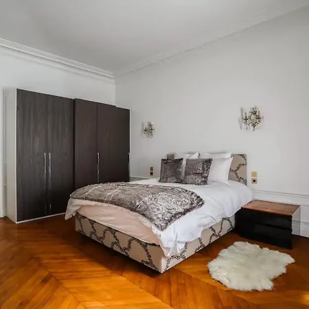 213 M2 Prestige Eiffel Signature Lägenhet *