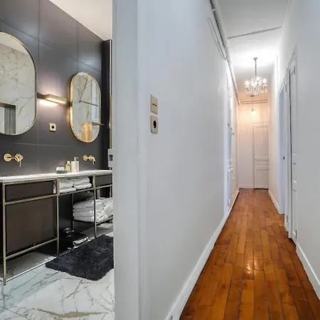 213 M2 Prestige Eiffel Signature * Paris