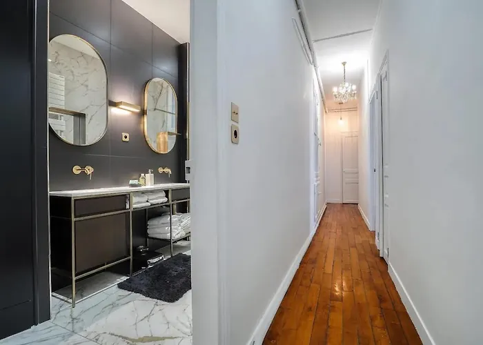 213 M2 Prestige Eiffel Signature * Paris