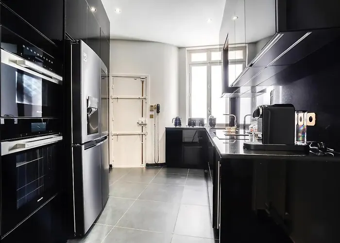 213 M2 Prestige Eiffel Signature *